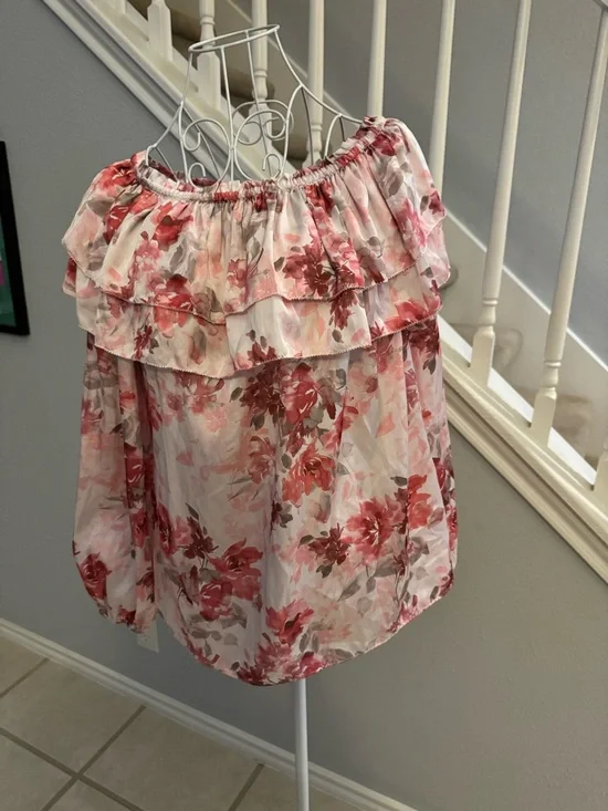 White House Black Market Top with smocked elastic yoke detail, ruffles Sz L - Picture 2 of 8